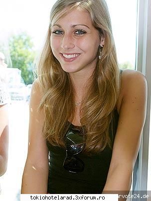blonda prietenele lui tom