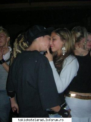 la tom ai plac fetele blonde deci ma simt mandra ca is cblonda :nod:  :rusine:  :rotfl: oooooo vai