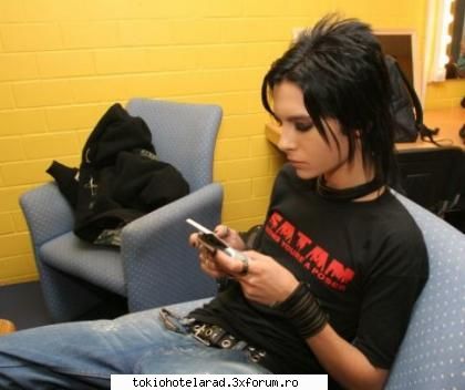 nu e nimani p aici? :hi: poze k tokio hotel:p