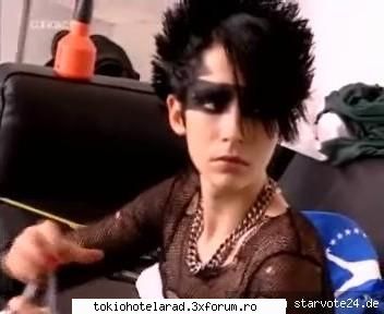 :dinti: ce is .... gemenii kaulitz :rotfl: versuri pentru bill!!! aici!!! dovediti k tineti la