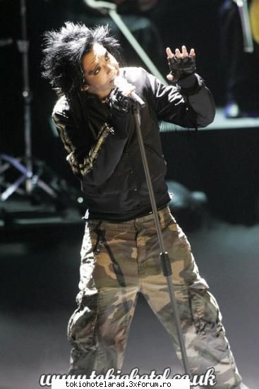 Bill fumeaza!!!~*~*~*~*~*~ - ce imi plak pantaloni d`p el....ii sta mortal! - Bill