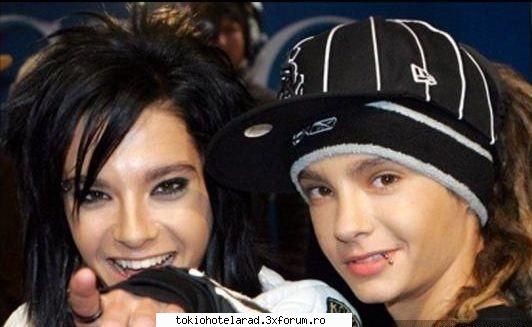 Poze k Tokio Hotel:P - sper sa va plaka...sunt sweet amandoi aiki - Tokio Hotel