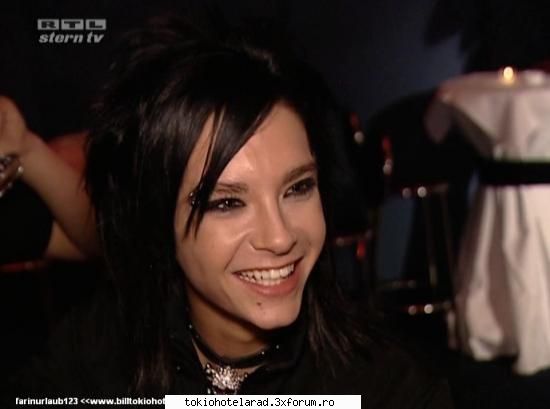 Poze k Tokio Hotel:P - aham ,ce zambet colorat are bill - Tokio Hotel