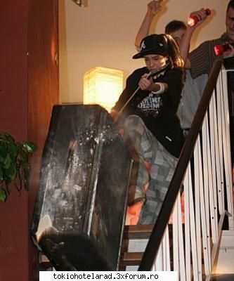 The Kaulitz Twins:P - yo nu am nr.4 .... :((( :x sweetttttt Tom - Tokio Hotel
