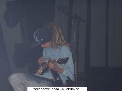 The Kaulitz Twins:P - mi-am luat si eu nr 5 si am pus mega posteru'pe - Tokio Hotel