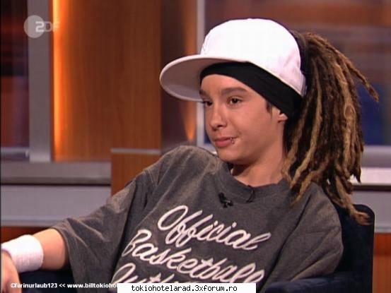 Tom sau Bill - hehe cine nu adora chitara lui?e super sweet k - Tokio Hotel